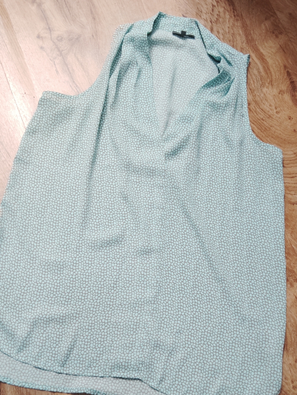 Vince Camuto Mint Green Sleeveless V-Neck Camisole